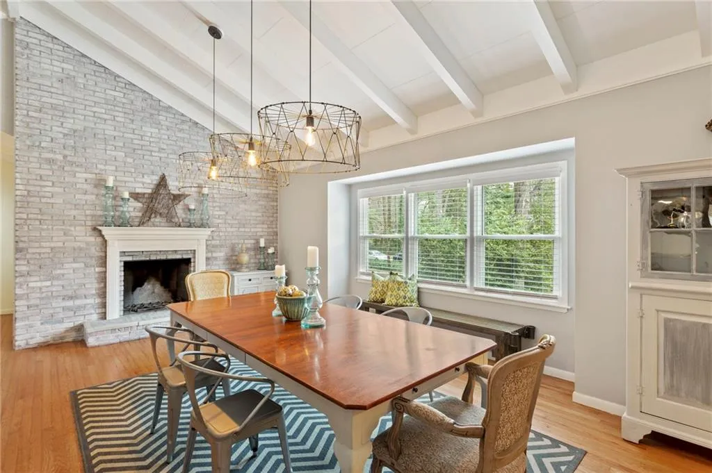 5780 Brookgreen Road, Atlanta, Georgia 30328, 3 Bedrooms Bedrooms, ,2 BathroomsBathrooms,Residential,Sold,5780 Brookgreen Road,6884663
