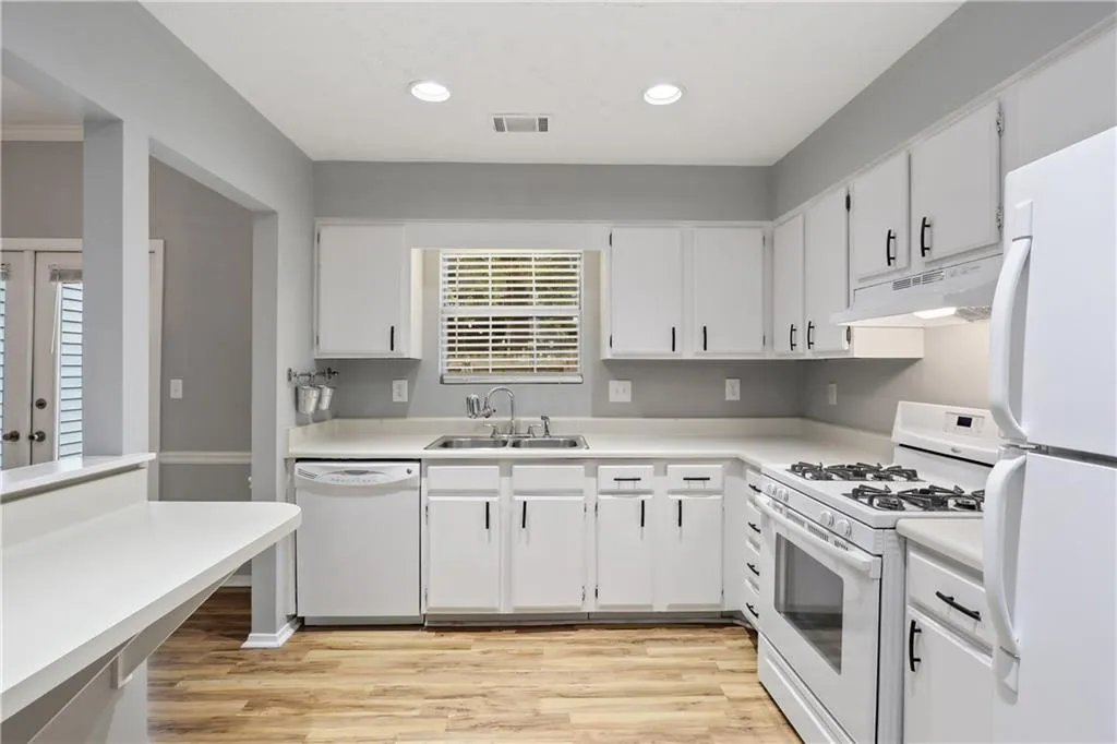 907 Wedgewood Way, Atlanta, Georgia 30350, 2 Bedrooms Bedrooms, ,2 BathroomsBathrooms,Residential,Sold,907 Wedgewood Way,6041794
