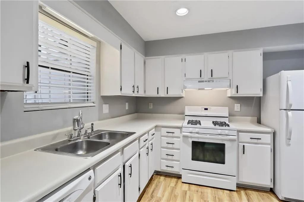 907 Wedgewood Way, Atlanta, Georgia 30350, 2 Bedrooms Bedrooms, ,2 BathroomsBathrooms,Residential,Sold,907 Wedgewood Way,6041794