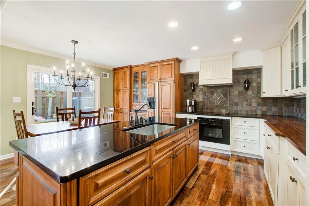 441 The North Chace, Sandy Springs, Georgia 30328, 4 Bedrooms Bedrooms, ,3 BathroomsBathrooms,Residential,Sold,441 The North Chace,7189276