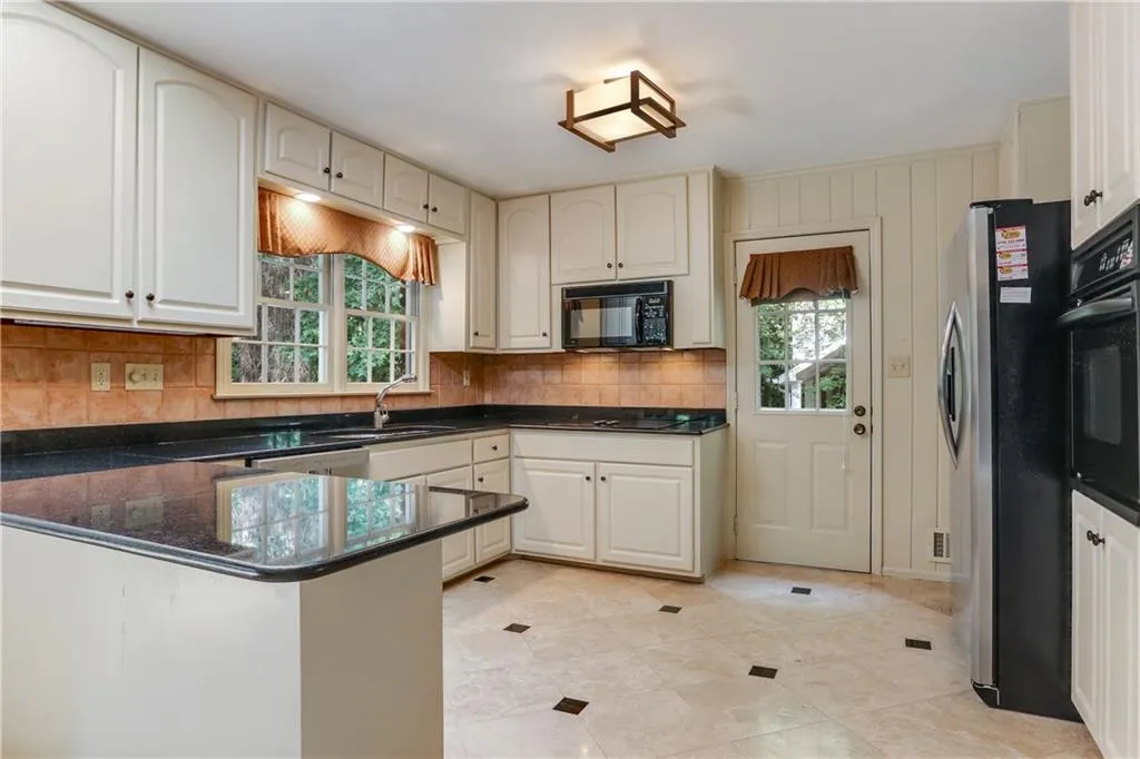 345 Amberidge Trail, Sandy Springs, Georgia 30328, 3 Bedrooms Bedrooms, ,2 BathroomsBathrooms,Residential,Sold,345 Amberidge Trail,6021958