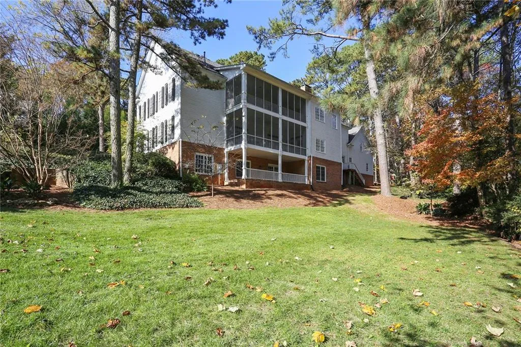 6055 Heards Drive, Sandy Springs, Georgia 30328, 5 Bedrooms Bedrooms, ,4 BathroomsBathrooms,Residential,Sold,6055 Heards Drive,6674218