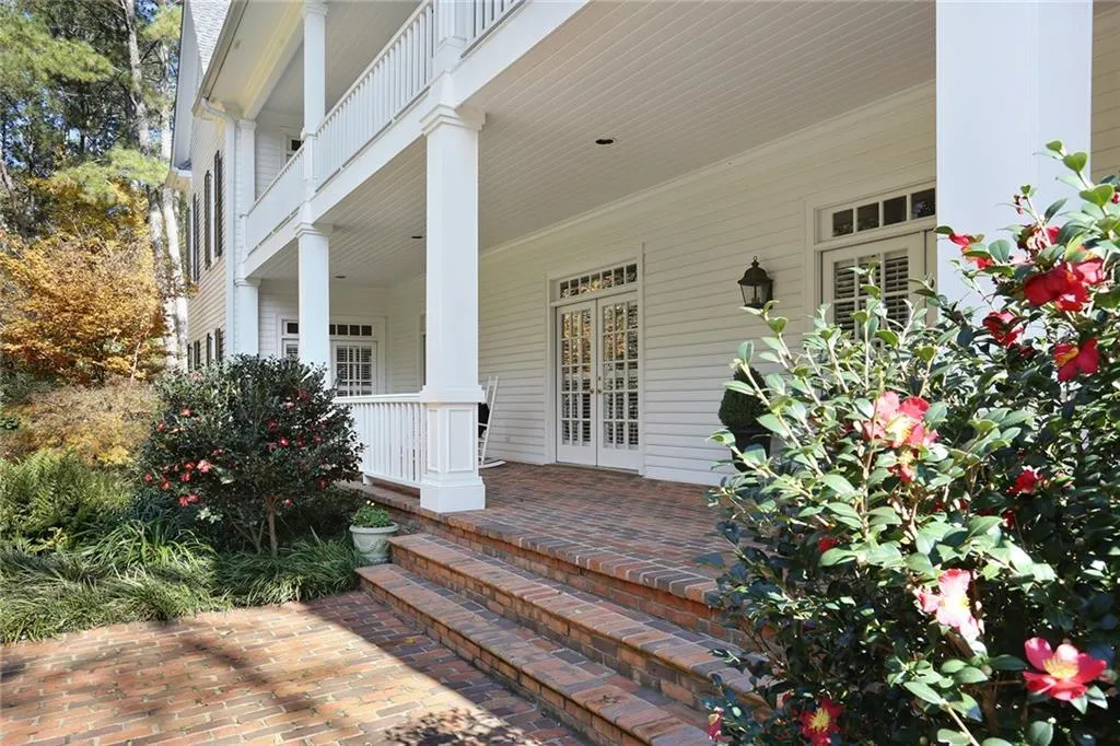 6055 Heards Drive, Sandy Springs, Georgia 30328, 5 Bedrooms Bedrooms, ,4 BathroomsBathrooms,Residential,Sold,6055 Heards Drive,6674218