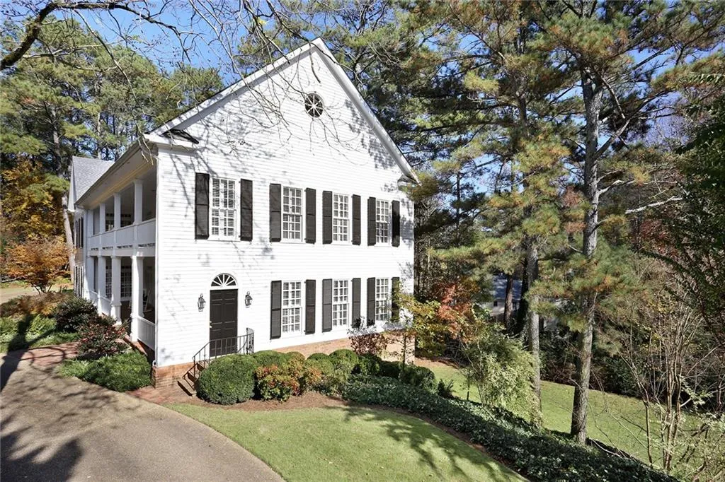6055 Heards Drive, Sandy Springs, Georgia 30328, 5 Bedrooms Bedrooms, ,4 BathroomsBathrooms,Residential,Sold,6055 Heards Drive,6674218