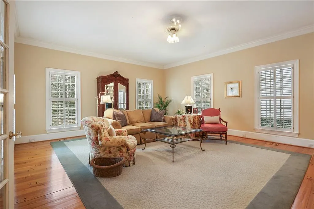 6055 Heards Drive, Sandy Springs, Georgia 30328, 5 Bedrooms Bedrooms, ,4 BathroomsBathrooms,Residential,Sold,6055 Heards Drive,6674218