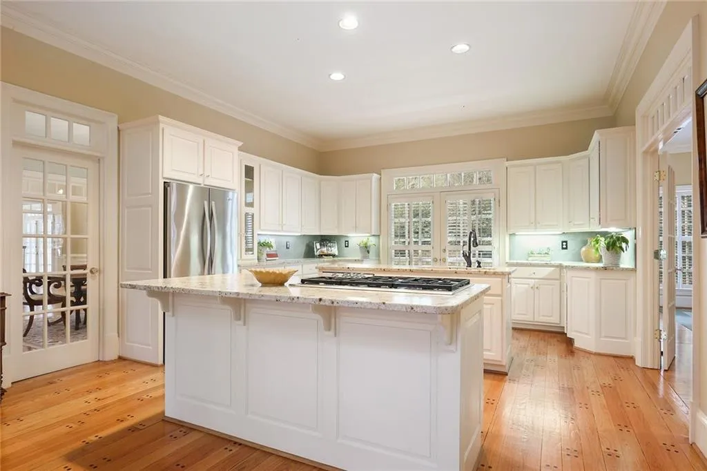 6055 Heards Drive, Sandy Springs, Georgia 30328, 5 Bedrooms Bedrooms, ,4 BathroomsBathrooms,Residential,Sold,6055 Heards Drive,6674218