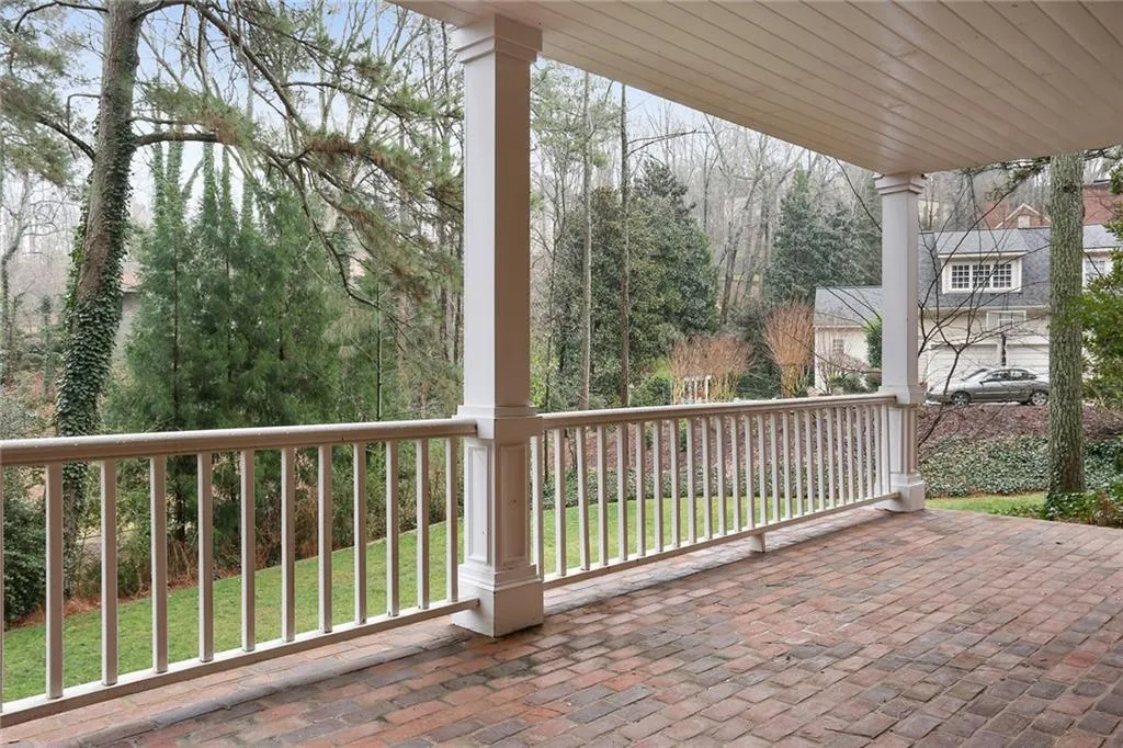 6055 Heards Drive, Sandy Springs, Georgia 30328, 5 Bedrooms Bedrooms, ,4 BathroomsBathrooms,Residential,Sold,6055 Heards Drive,6674218