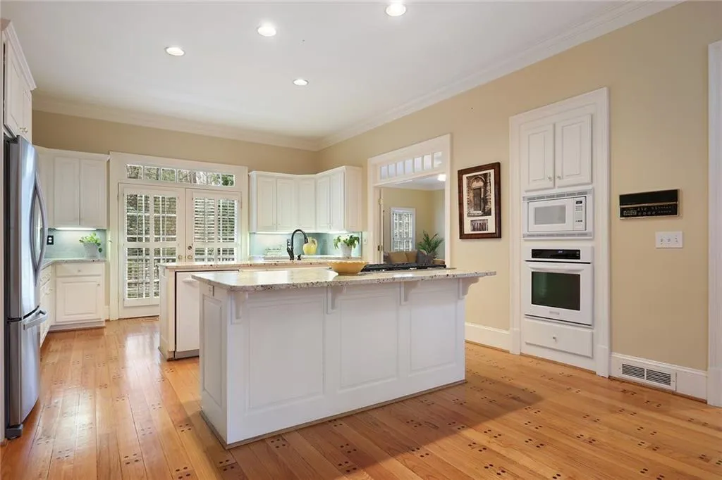 6055 Heards Drive, Sandy Springs, Georgia 30328, 5 Bedrooms Bedrooms, ,4 BathroomsBathrooms,Residential,Sold,6055 Heards Drive,6674218