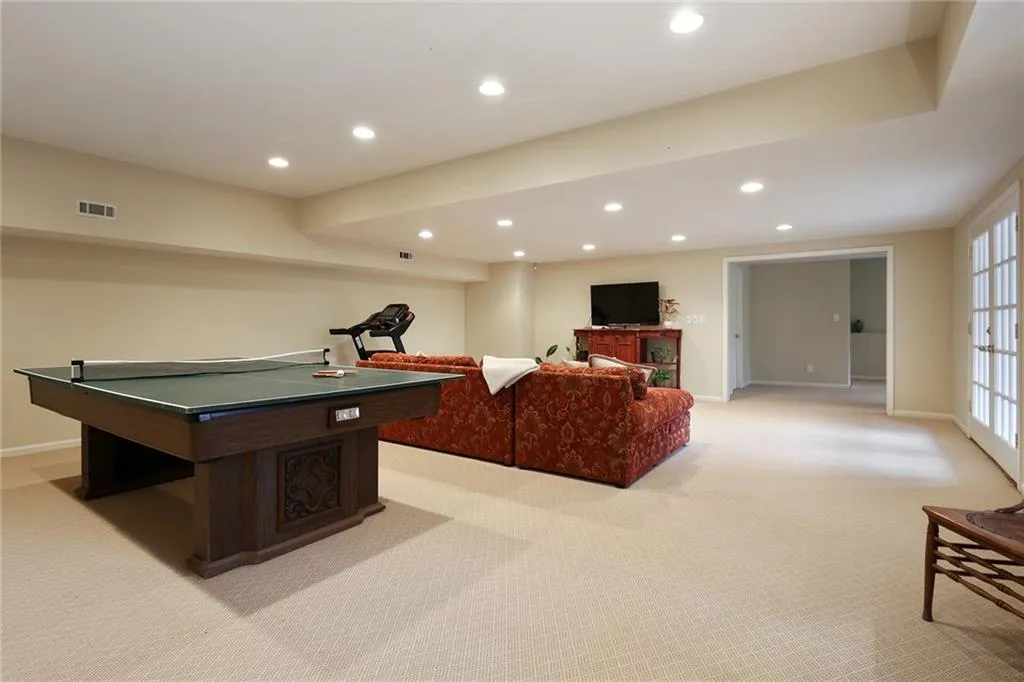 6055 Heards Drive, Sandy Springs, Georgia 30328, 5 Bedrooms Bedrooms, ,4 BathroomsBathrooms,Residential,Sold,6055 Heards Drive,6674218