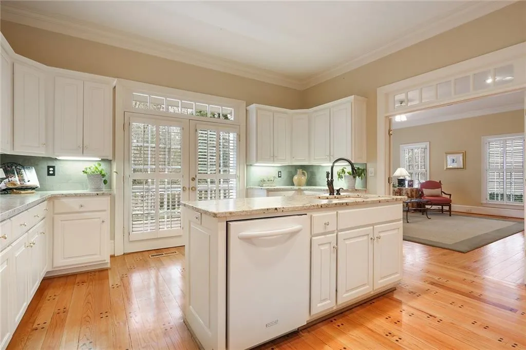 6055 Heards Drive, Sandy Springs, Georgia 30328, 5 Bedrooms Bedrooms, ,4 BathroomsBathrooms,Residential,Sold,6055 Heards Drive,6674218