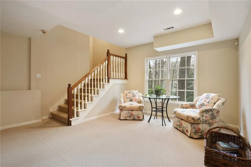 6055 Heards Drive, Sandy Springs, Georgia 30328, 5 Bedrooms Bedrooms, ,4 BathroomsBathrooms,Residential,Sold,6055 Heards Drive,6674218