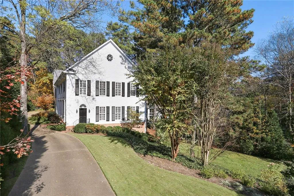 6055 Heards Drive, Sandy Springs, Georgia 30328, 5 Bedrooms Bedrooms, ,4 BathroomsBathrooms,Residential,Sold,6055 Heards Drive,6674218