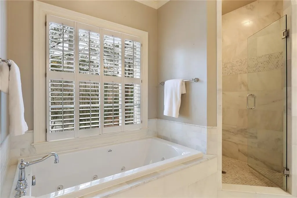 6055 Heards Drive, Sandy Springs, Georgia 30328, 5 Bedrooms Bedrooms, ,4 BathroomsBathrooms,Residential,Sold,6055 Heards Drive,6674218