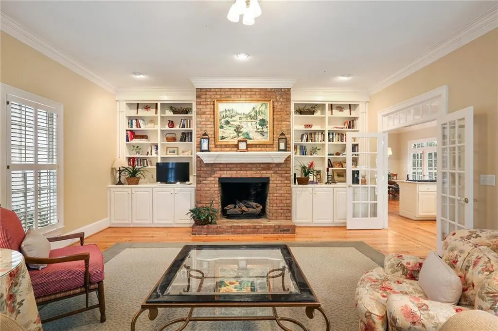 6055 Heards Drive, Sandy Springs, Georgia 30328, 5 Bedrooms Bedrooms, ,4 BathroomsBathrooms,Residential,Sold,6055 Heards Drive,6674218