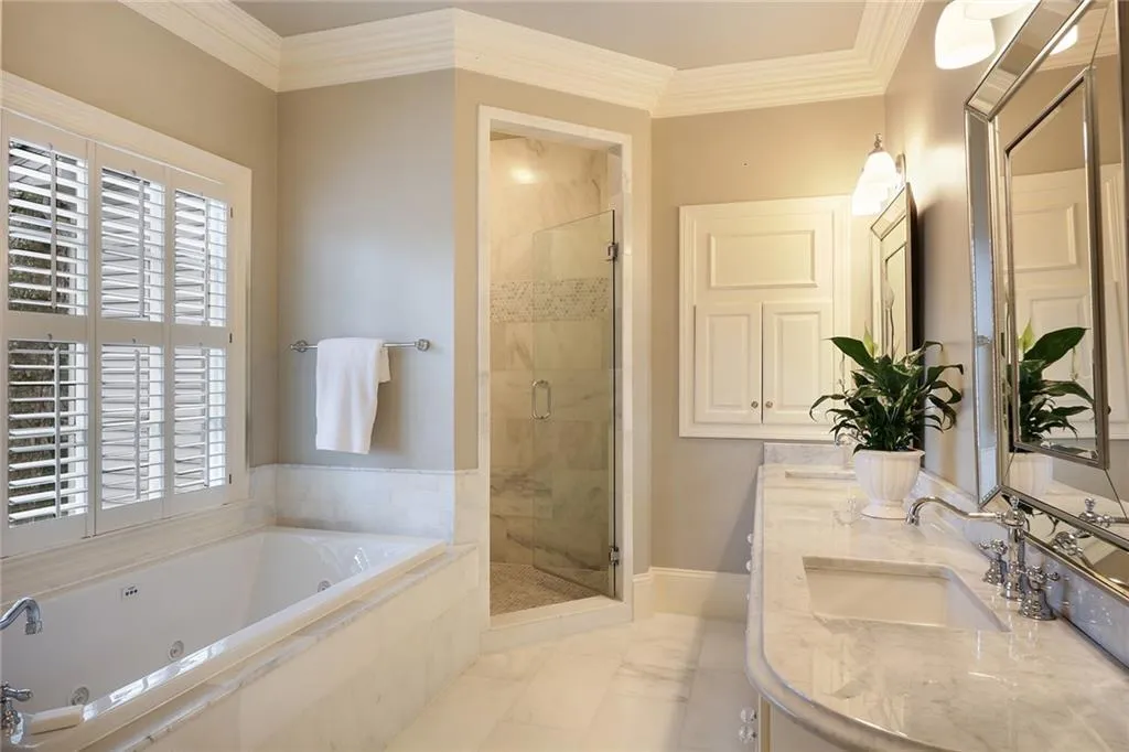 6055 Heards Drive, Sandy Springs, Georgia 30328, 5 Bedrooms Bedrooms, ,4 BathroomsBathrooms,Residential,Sold,6055 Heards Drive,6674218