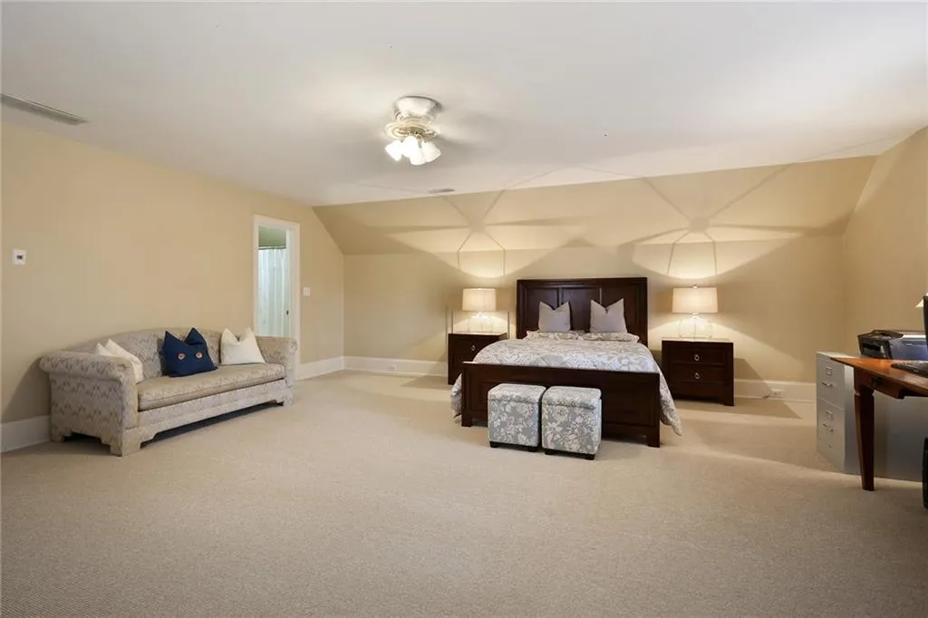 6055 Heards Drive, Sandy Springs, Georgia 30328, 5 Bedrooms Bedrooms, ,4 BathroomsBathrooms,Residential,Sold,6055 Heards Drive,6674218