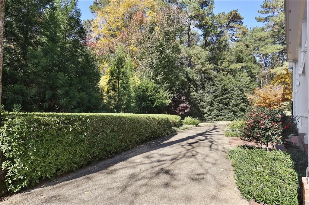 6055 Heards Drive, Sandy Springs, Georgia 30328, 5 Bedrooms Bedrooms, ,4 BathroomsBathrooms,Residential,Sold,6055 Heards Drive,6674218
