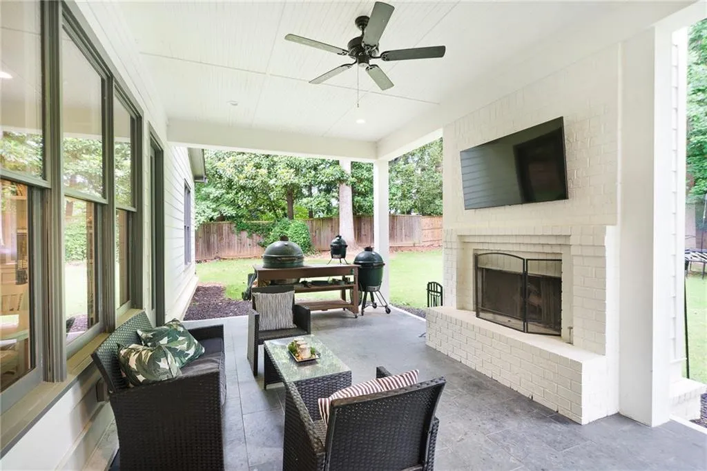 6475 Long Island Drive, Sandy Springs, Georgia 30328, 5 Bedrooms Bedrooms, ,4 BathroomsBathrooms,Residential,Sold,6475 Long Island Drive,7062176