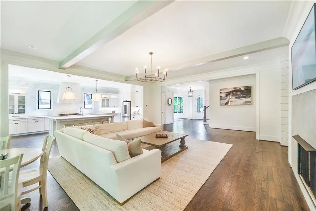 6475 Long Island Drive, Sandy Springs, Georgia 30328, 5 Bedrooms Bedrooms, ,4 BathroomsBathrooms,Residential,Sold,6475 Long Island Drive,7062176