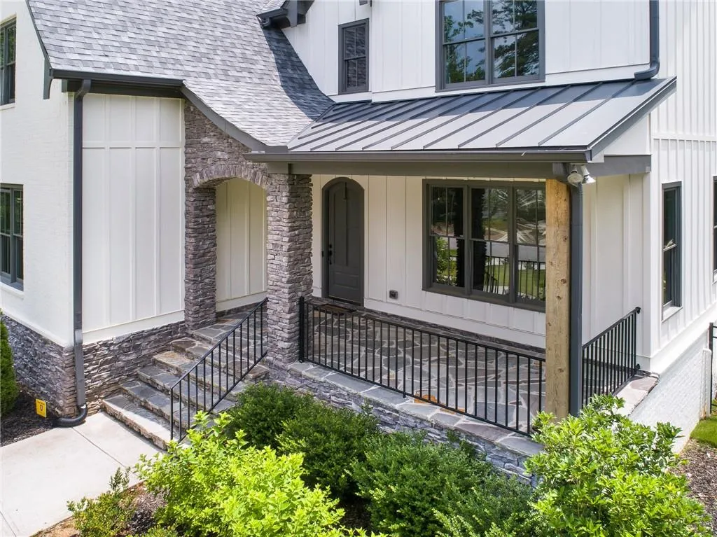 6475 Long Island Drive, Sandy Springs, Georgia 30328, 5 Bedrooms Bedrooms, ,4 BathroomsBathrooms,Residential,Sold,6475 Long Island Drive,7062176