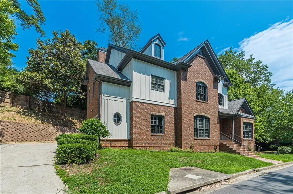 View of front of house featuring a front lawn