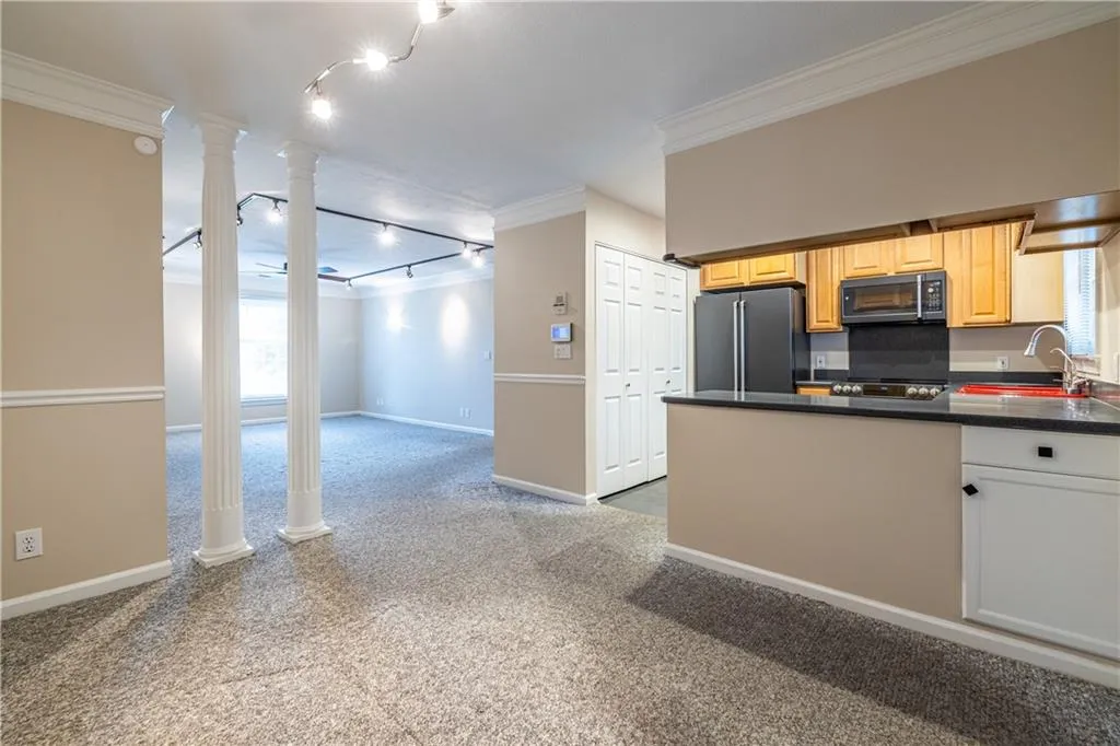 6700 Roswell Road Unit 1c, Sandy Springs, Georgia 30328, 3 Bedrooms Bedrooms, ,2 BathroomsBathrooms,Residential,Sold,6700 Roswell Road Unit 1c,7713846