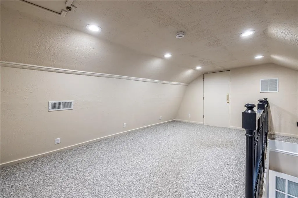 6700 Roswell Road Unit 1c, Sandy Springs, Georgia 30328, 3 Bedrooms Bedrooms, ,2 BathroomsBathrooms,Residential,Sold,6700 Roswell Road Unit 1c,7713846
