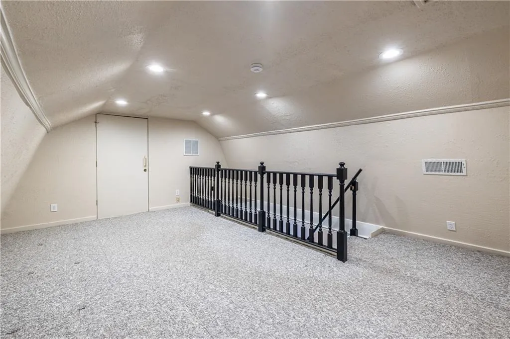 6700 Roswell Road Unit 1c, Sandy Springs, Georgia 30328, 3 Bedrooms Bedrooms, ,2 BathroomsBathrooms,Residential,Sold,6700 Roswell Road Unit 1c,7713846