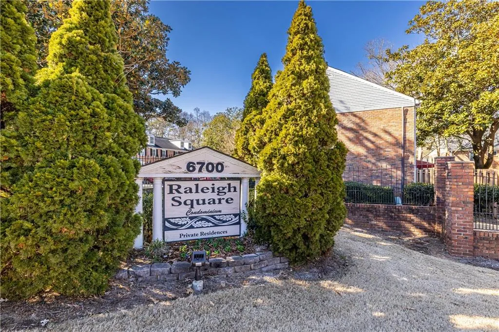 6700 Roswell Road Unit 1c, Sandy Springs, Georgia 30328, 3 Bedrooms Bedrooms, ,2 BathroomsBathrooms,Residential,Sold,6700 Roswell Road Unit 1c,7713846