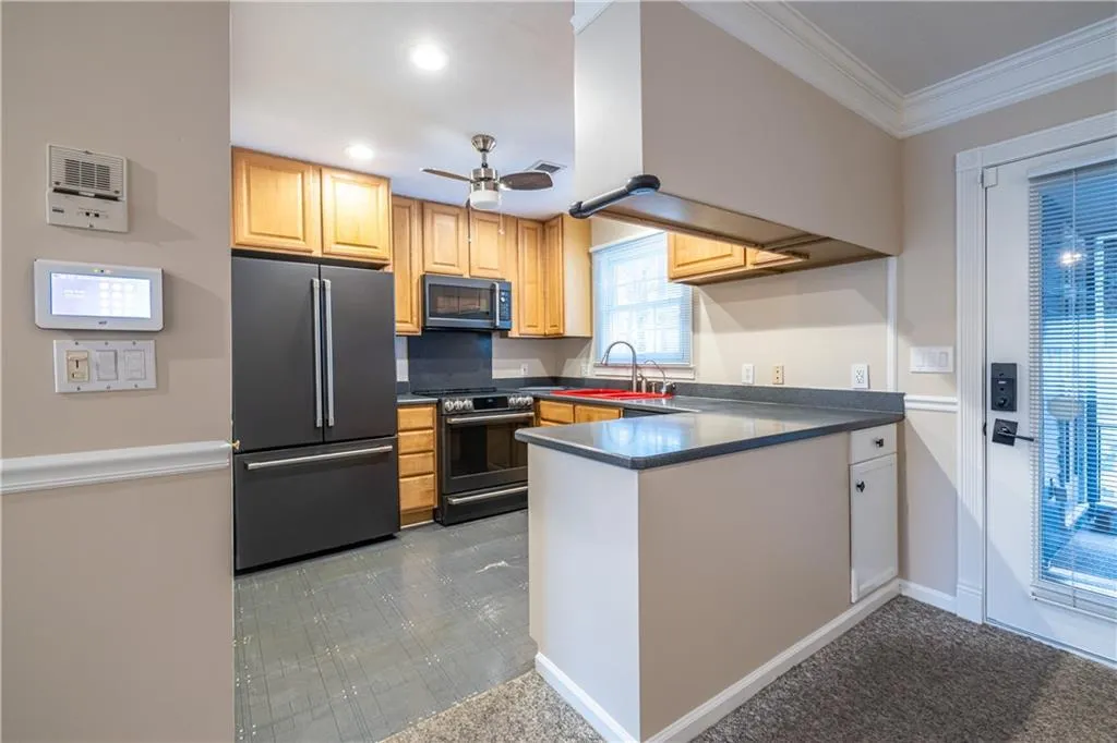 6700 Roswell Road Unit 1c, Sandy Springs, Georgia 30328, 3 Bedrooms Bedrooms, ,2 BathroomsBathrooms,Residential,Sold,6700 Roswell Road Unit 1c,7713846