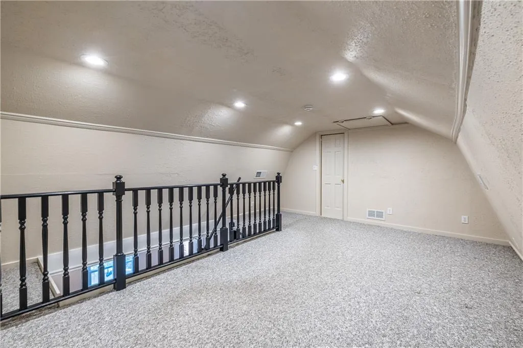 6700 Roswell Road Unit 1c, Sandy Springs, Georgia 30328, 3 Bedrooms Bedrooms, ,2 BathroomsBathrooms,Residential,Sold,6700 Roswell Road Unit 1c,7713846