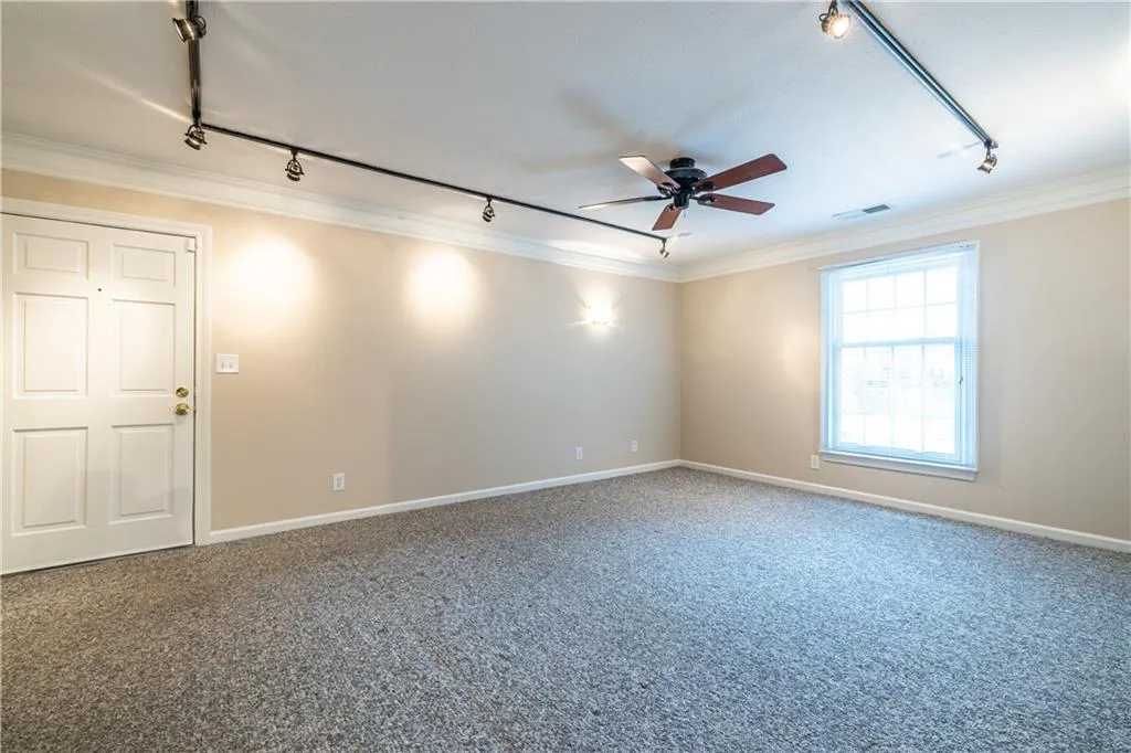 6700 Roswell Road Unit 1c, Sandy Springs, Georgia 30328, 3 Bedrooms Bedrooms, ,2 BathroomsBathrooms,Residential,Sold,6700 Roswell Road Unit 1c,7713846