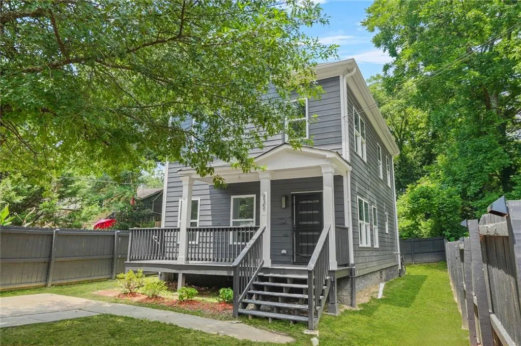 935 Pelham by Rob Hall Realty Group!