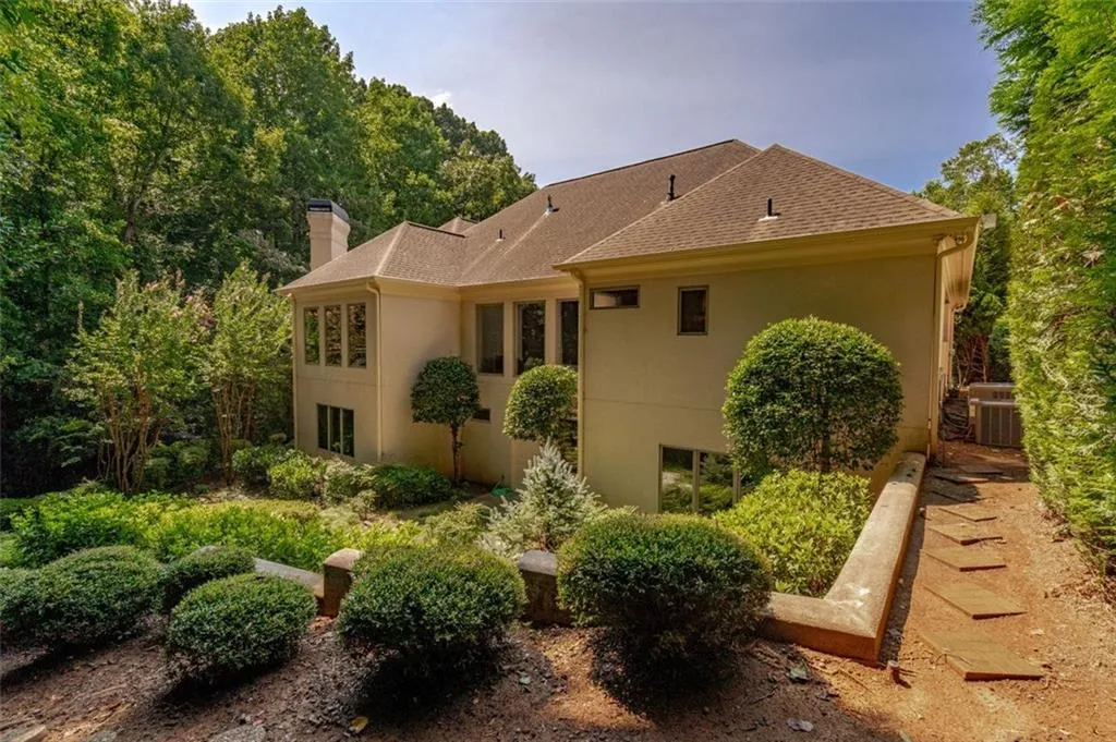 285 Ledgemont Court, Atlanta, Georgia 30342, 4 Bedrooms Bedrooms, ,4 BathroomsBathrooms,Residential,Sold,285 Ledgemont Court,6966325