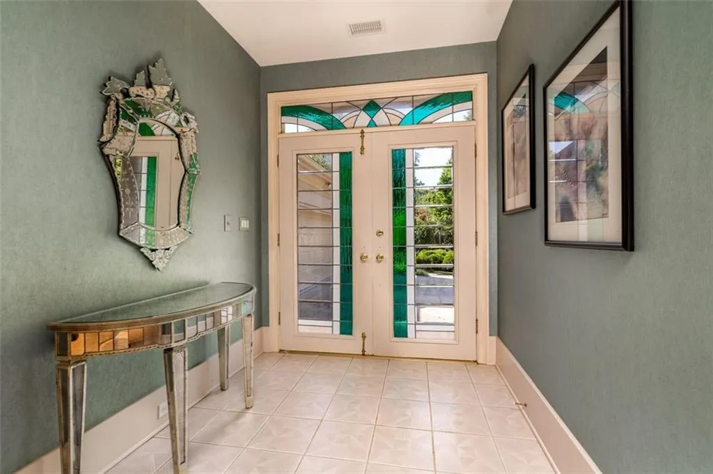 285 Ledgemont Court, Atlanta, Georgia 30342, 4 Bedrooms Bedrooms, ,4 BathroomsBathrooms,Residential,Sold,285 Ledgemont Court,6966325