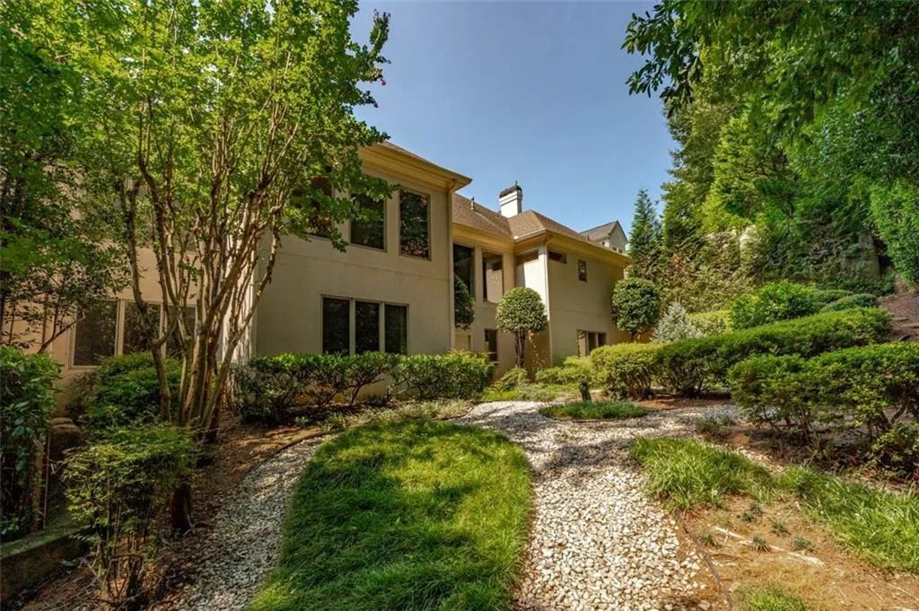 285 Ledgemont Court, Atlanta, Georgia 30342, 4 Bedrooms Bedrooms, ,4 BathroomsBathrooms,Residential,Sold,285 Ledgemont Court,6966325