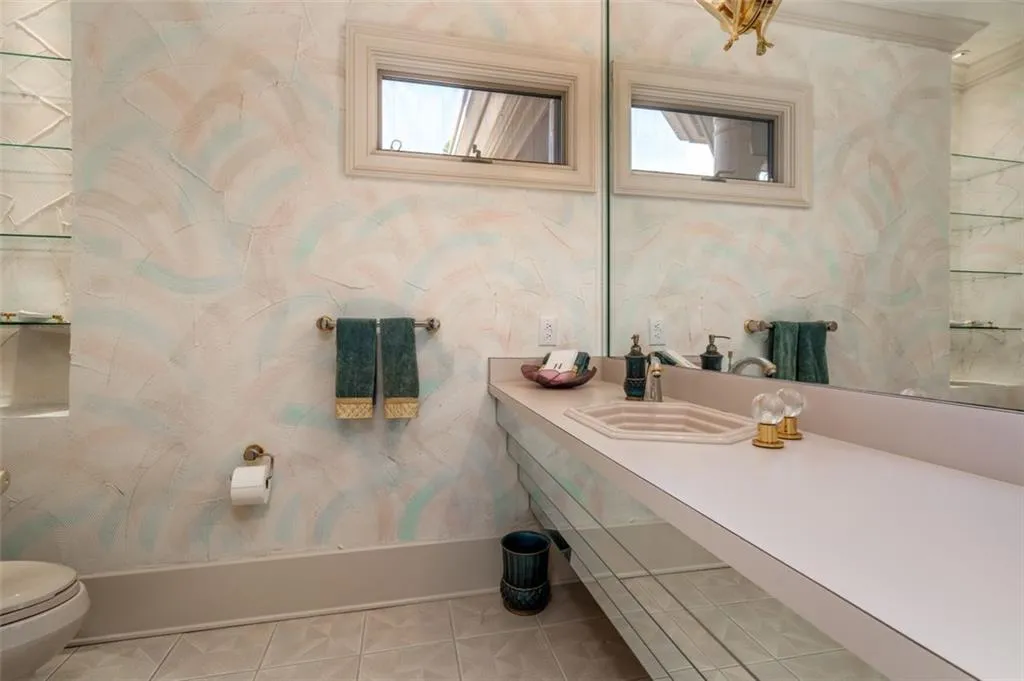 285 Ledgemont Court, Atlanta, Georgia 30342, 4 Bedrooms Bedrooms, ,4 BathroomsBathrooms,Residential,Sold,285 Ledgemont Court,6966325