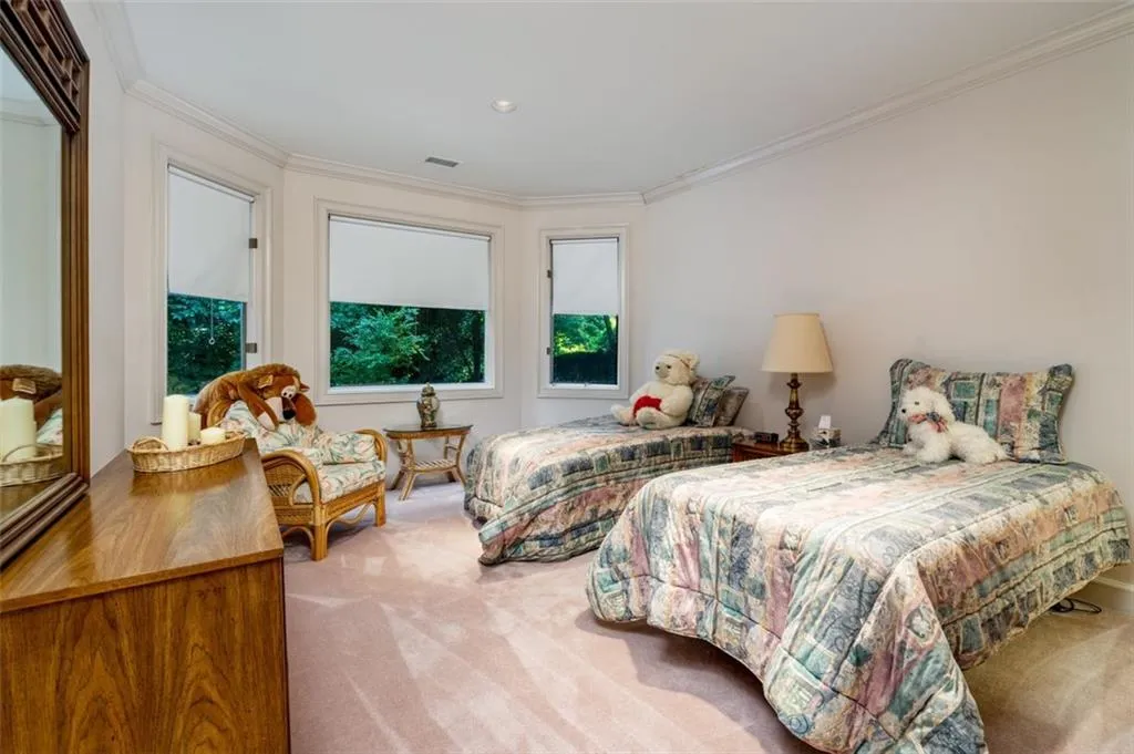 285 Ledgemont Court, Atlanta, Georgia 30342, 4 Bedrooms Bedrooms, ,4 BathroomsBathrooms,Residential,Sold,285 Ledgemont Court,6966325