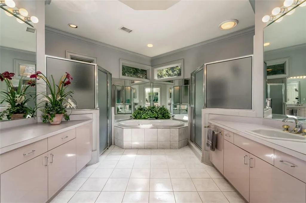 285 Ledgemont Court, Atlanta, Georgia 30342, 4 Bedrooms Bedrooms, ,4 BathroomsBathrooms,Residential,Sold,285 Ledgemont Court,6966325