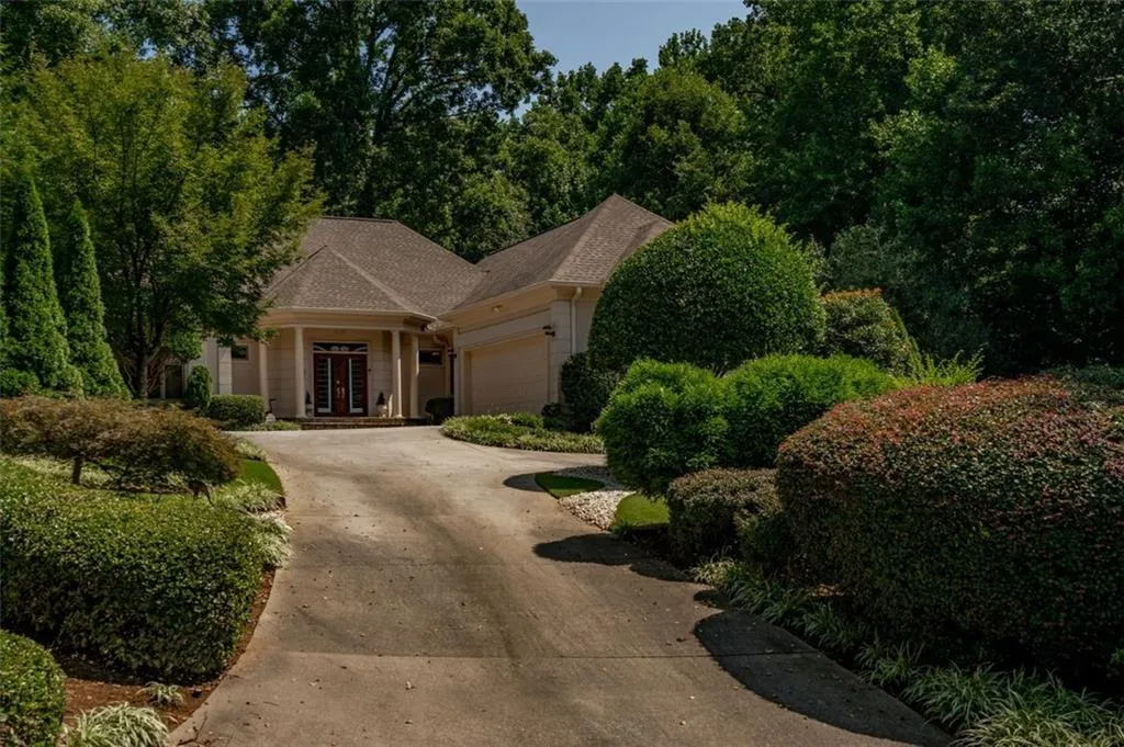 285 Ledgemont Court, Atlanta, Georgia 30342, 4 Bedrooms Bedrooms, ,4 BathroomsBathrooms,Residential,Sold,285 Ledgemont Court,6966325