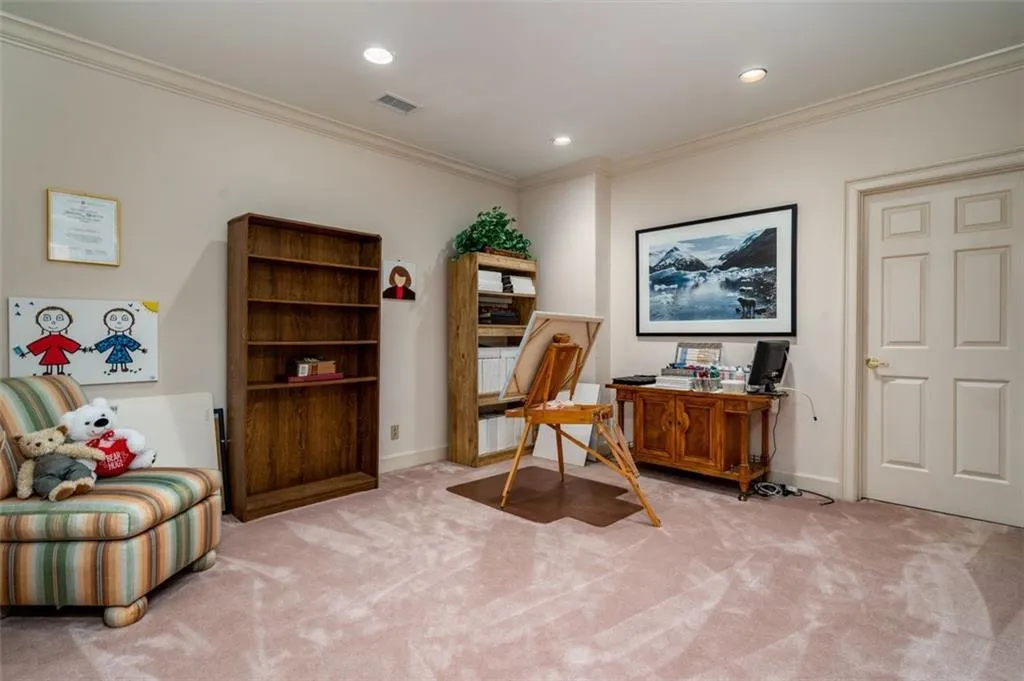 285 Ledgemont Court, Atlanta, Georgia 30342, 4 Bedrooms Bedrooms, ,4 BathroomsBathrooms,Residential,Sold,285 Ledgemont Court,6966325