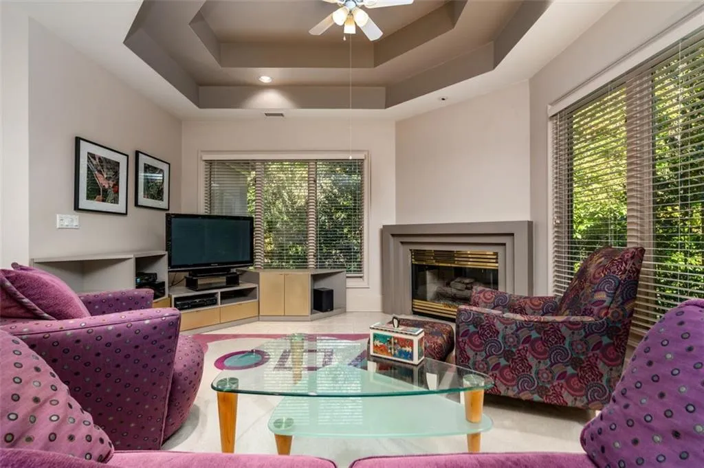 285 Ledgemont Court, Atlanta, Georgia 30342, 4 Bedrooms Bedrooms, ,4 BathroomsBathrooms,Residential,Sold,285 Ledgemont Court,6966325