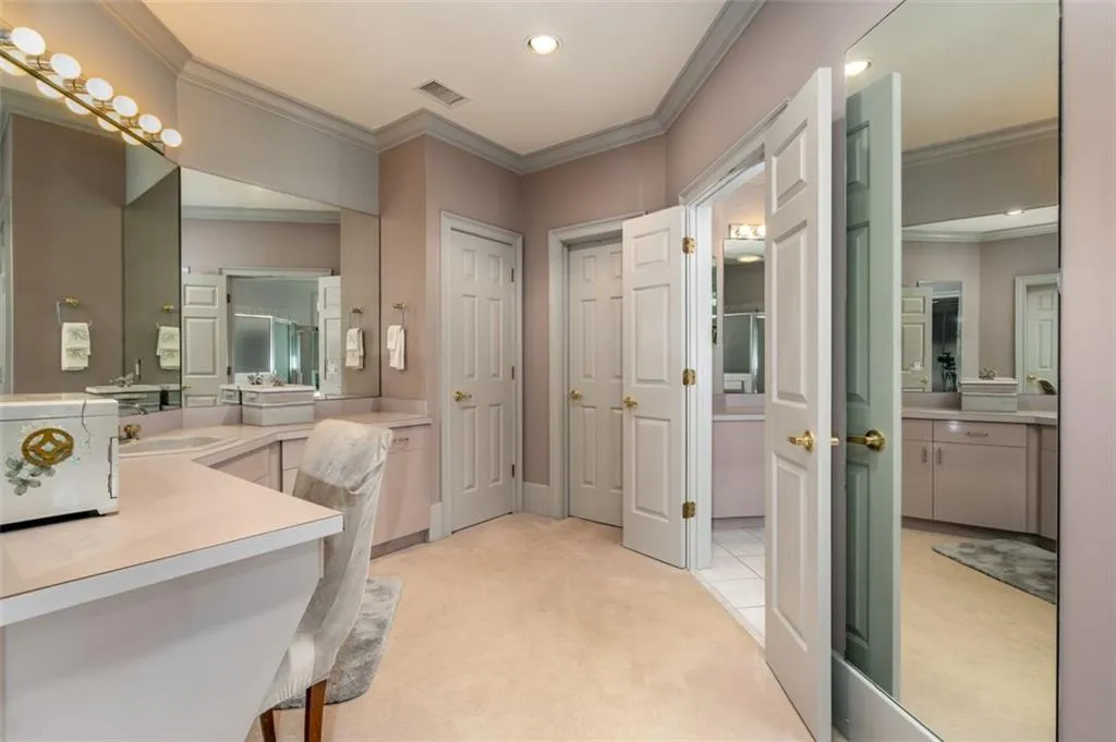 285 Ledgemont Court, Atlanta, Georgia 30342, 4 Bedrooms Bedrooms, ,4 BathroomsBathrooms,Residential,Sold,285 Ledgemont Court,6966325