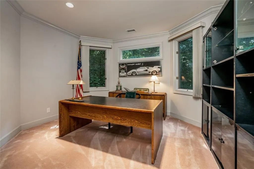 285 Ledgemont Court, Atlanta, Georgia 30342, 4 Bedrooms Bedrooms, ,4 BathroomsBathrooms,Residential,Sold,285 Ledgemont Court,6966325