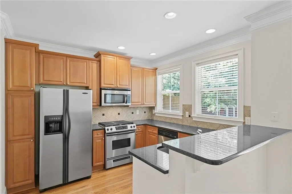 5482 Glenridge View, Atlanta, Georgia 30342, 2 Bedrooms Bedrooms, ,2 BathroomsBathrooms,Residential,Sold,5482 Glenridge View,7446978