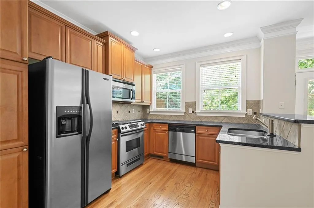 5482 Glenridge View, Atlanta, Georgia 30342, 2 Bedrooms Bedrooms, ,2 BathroomsBathrooms,Residential,Sold,5482 Glenridge View,7446978