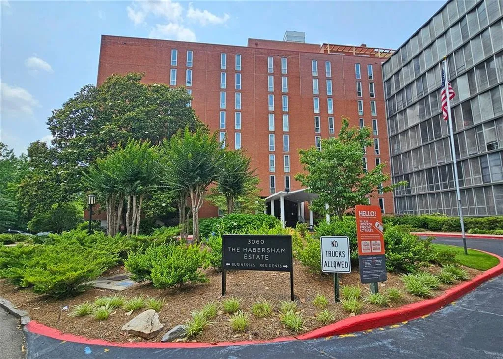3060 Pharr Court North Court Nw Unit 719, Atlanta, Georgia 30305, 1 Bedroom Bedrooms, ,1 BathroomBathrooms,Residential,For Sale,3060 Pharr Court North Court Nw Unit 719,7630670