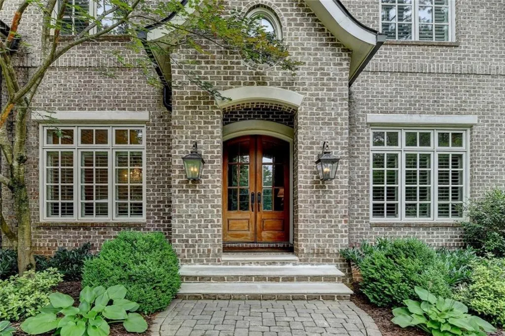 272 Lake Forrest Lane Ne, Atlanta, Georgia 30342, 7 Bedrooms Bedrooms, ,6 BathroomsBathrooms,Residential,For Sale,272 Lake Forrest Lane Ne,7581063