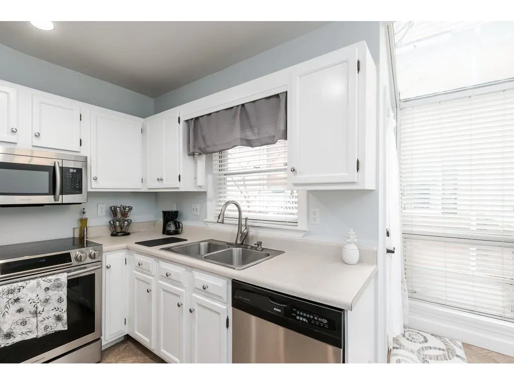 7500 Roswell Road Unit 21, Sandy Springs, Georgia 30350, 2 Bedrooms Bedrooms, ,2 BathroomsBathrooms,Residential,Sold,7500 Roswell Road Unit 21,6673043