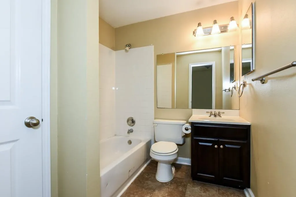 6940 Roswell Road Unit 25e, Sandy Springs, Georgia 30328, 1 Bedroom Bedrooms, ,1 BathroomBathrooms,Residential,Sold,6940 Roswell Road Unit 25e,5904804